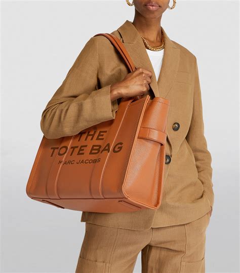 marc jacobs tote bag.